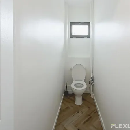 Ideal In Spacious T7 In 20 Holiday home